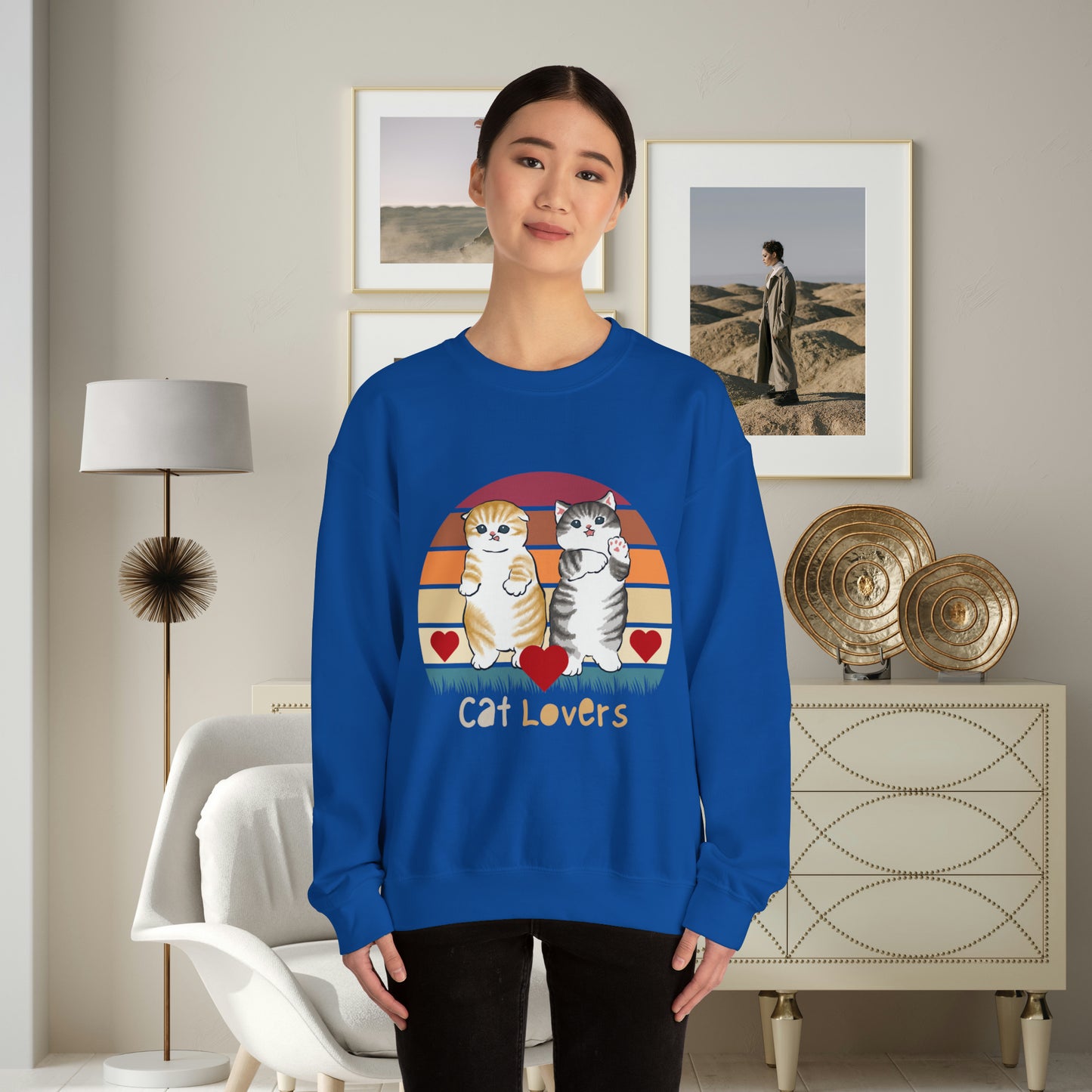 Beautiful retro design for all the Cat Lovers out there in a Unisex Heavy Blend™ Crewneck Sweatshirt.