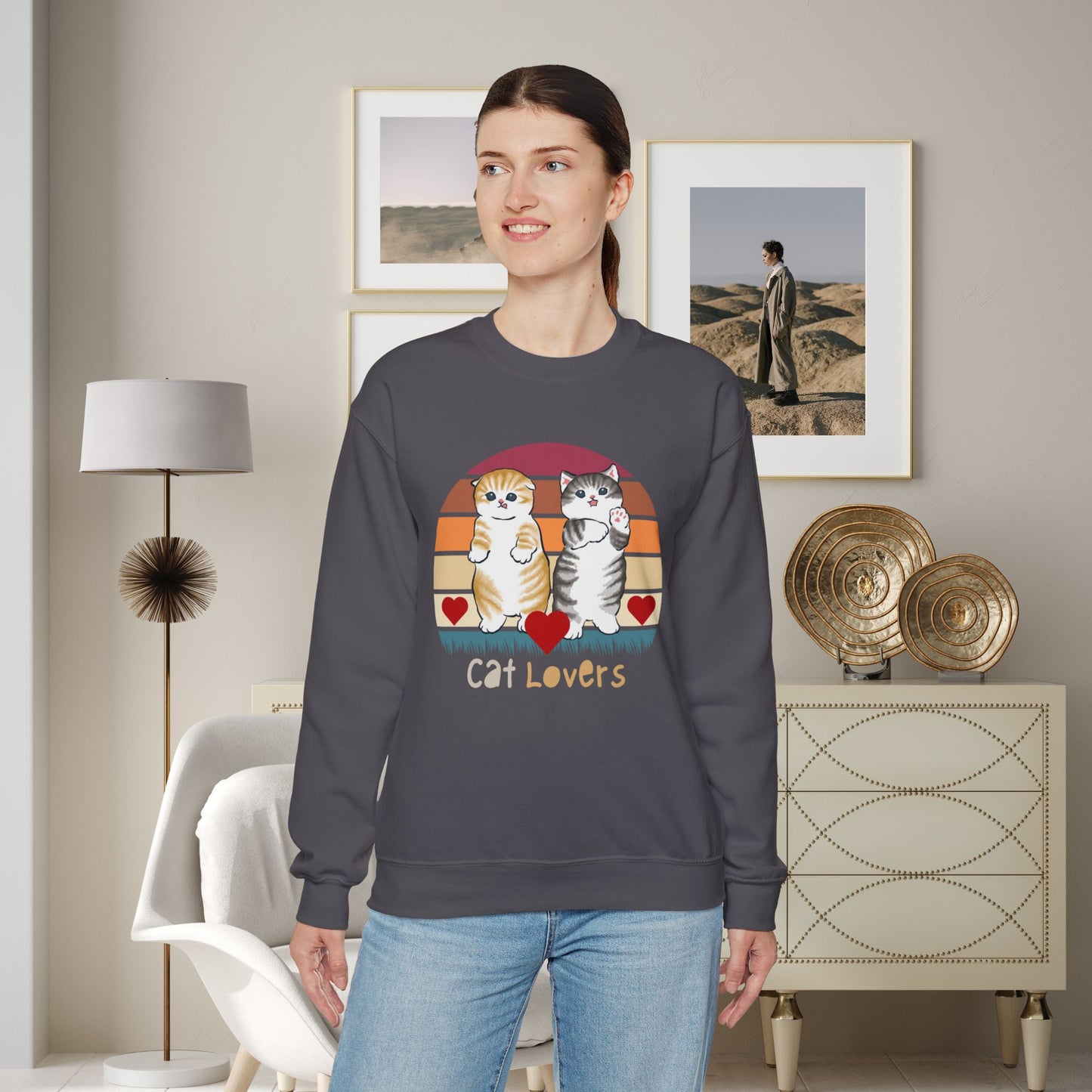 Beautiful retro design for all the Cat Lovers out there in a Unisex Heavy Blend™ Crewneck Sweatshirt.