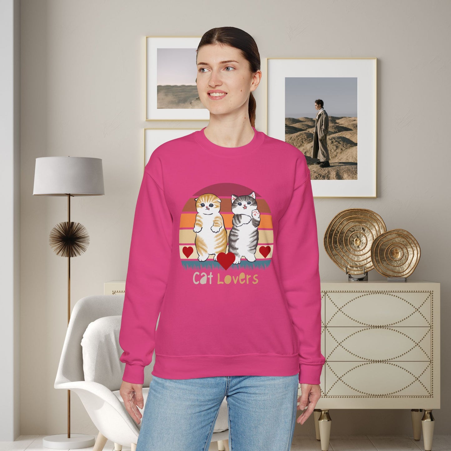 Beautiful retro design for all the Cat Lovers out there in a Unisex Heavy Blend™ Crewneck Sweatshirt.