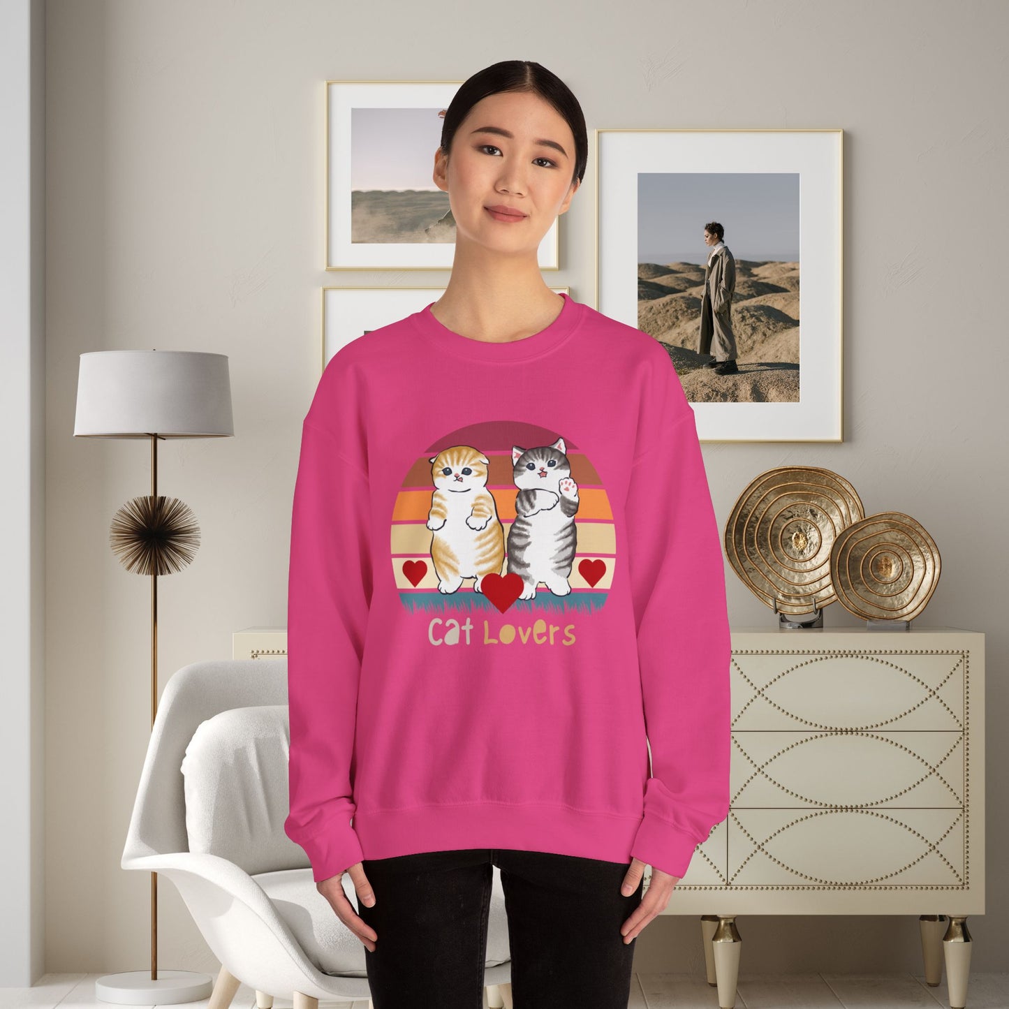 Beautiful retro design for all the Cat Lovers out there in a Unisex Heavy Blend™ Crewneck Sweatshirt.